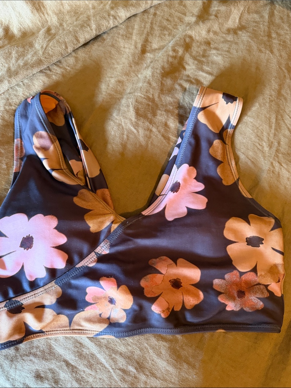 Nani 🌸 Floral sporty bikini top